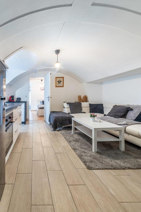 Apartment The Parisian Charm Near